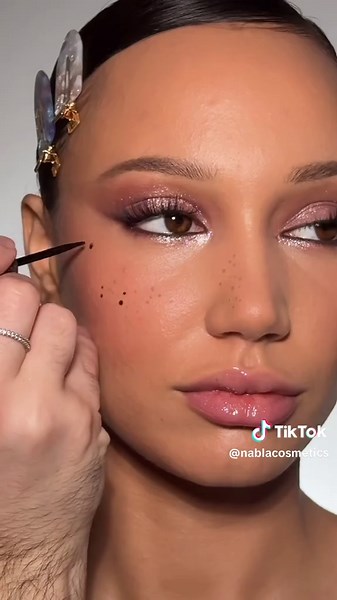 Glassy Gaze and Juicy Lips Makeup Tutorial