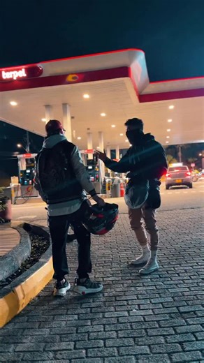 1.6K views · 50 reactions | Ponle emoción a la ruta con buenos audífonos de @copcitycol y buena música. . . . .  Visual: @juan_sanchez.l . . . . . #bikers #motos #airpods #fpy | Santiago Arcila | Facebook