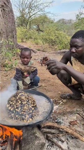 cooking turtles for today's meal😋 #hadzabetribe #primitive #hadzabelife