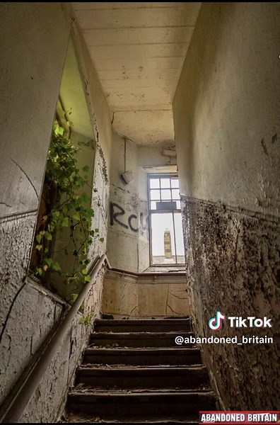 Exploring the Abandoned Gartloch Asylum in Glasgow