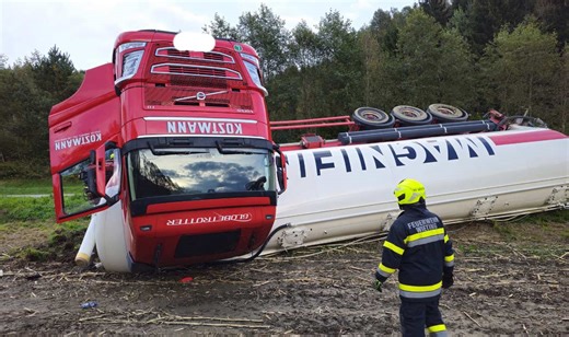 Unfall auf Bundesstraße: Sattelschlepper überschlägt sich mehrmals
