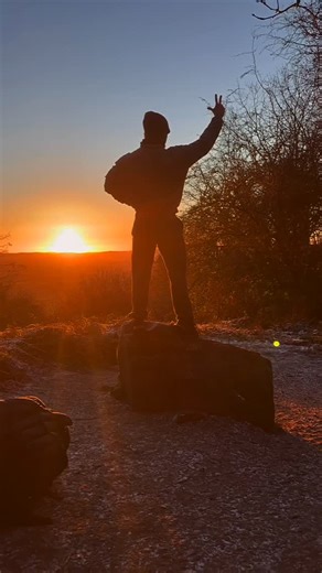 Pat on Instagram: "Sunrise aesthetics 🌄 - Becoming a bodybuilder/hiker hybrid… (might grow some legs from it tbf tho if I don’t snap my knees first 😂) - For coaching enquiries apply using the link in bio or drop me a DM 📥 - Coach - @reecefit - @cnsport #TeamCNSport - #bodybuilding #juniorbodybuilder #gym #gymmotivation"