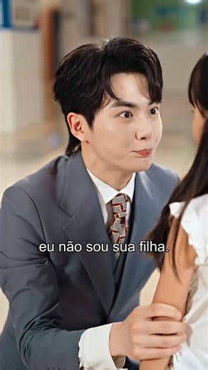 GoodShort_Selection on Instagram: "Clique no link da minha bio para assistir à SÉRIE COMPLETA!⁠ Ela teve leucemia e o abandonou para protegê-lo. Cinco anos depois, ele voltou como médico renomado… e descobriu que tinha uma filha! 😭 Agora, ele é a única esperança para salvar a vida dela. Mamãe, Eu Trouxe o Papai pra Te Salvar! #goodshort #shorts #drama #amor #romance #brazil #portugal #Novidades #SérieNova #natal2025 #marrychristmas"