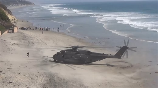 CH 53E"超级种马"海滩起飞