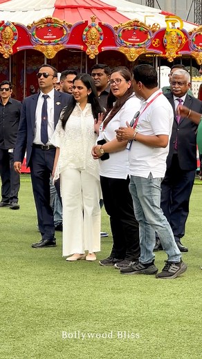 2.5M views · 10K reactions | Isha Ambani at Jio World Garden, BKC | Bollywood Bliss | Facebook