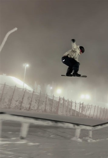 Two broken fingers, fractured collarbone, lacerated ear, seven dislocated toes, twisted knee, itchy nose, snapped femur, bruised elbow, cracked back, smelly feet, 14 crushed ribs and a concussion #snowboarding #crash