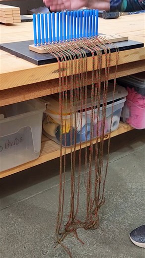 2K views · 49 reactions |  Novidade na Tear Brasil  Chegou o modelo PEG LOOM para você tecer tapetes de forma rápida e prática! Com o sistema de encaixe você consegue conectar mais teares e ter um tear do tamanho que desejar 朗  WhatsApp 11987562162 #pegloom #pegloomweaving #loom #loomkintting #tapete | Reginaldo Do Tear | Facebook