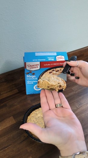 Let's test out Duncan Hines Mega Cookie mix! ⭐ 1/5 stars Cookie...