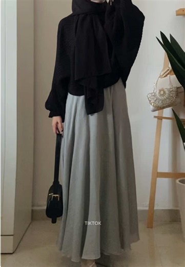 Stylish Batwing Blouse Outfits for Petite Girls