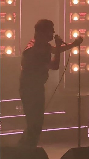 The Strokes - Last Nite [Live @ United Center - Chicago 2026-06-17]