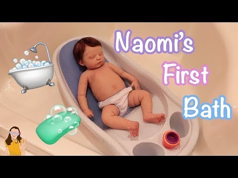 Silicone Baby Naomi's First Bath 🛁 | Kelli Maple