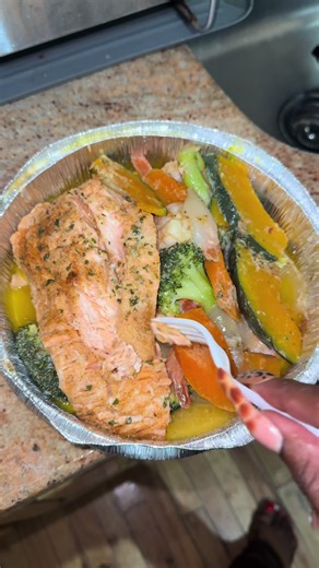 My coat wasn’t ready but this food was. It hit my spot gurl. I had to eat it again after editing. 10000/10 I’m so glad I went. They can season some food ahhkaayy. Not salty just flavorful. This is dinner and lunch for tomorrow. How you doing! *wendy William voice* Oh how I miss her. #shanayeveryday #fyp #foryoupage #mukbang #seafood