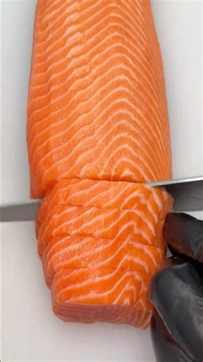 Here’s some satisfying salmon sashimi ASMR for you! 🍣🤯 With @thesalmonmeat
