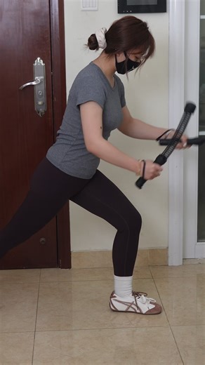 If you don't have time to go to the gym, then I suggest you try this fitness equipment that allows you to exercise at home anytime.#sportstok #sports