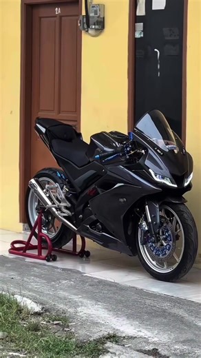 Yamaha R15M vs. R15V3: A Detailed Comparison