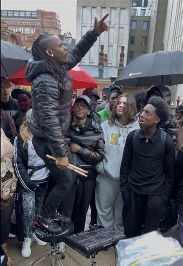 Live with @DJ AG ONLINE🎧✌🏾🇬🇧 bringing the energy ⚡🔥 Whole time I was calling him DJAJ like it was silent “G” season 😭😂 #unitedkingdomtiktok #manchester #livestream #drummer #energy