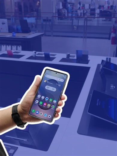 did you know your Samsung can do this? Stop just using it for selfies and unlock the full power of your camera! 📸 With Dual Recording, you can capture the view and your reaction all at once—perfect for travel, vlogging, or just sharing special moments. #MDSSamsung #SamsungTips #SamsungPhotography #DualRecording #SamsungGalaxy