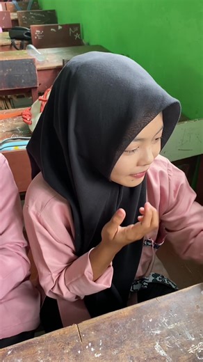 Prank Razia HP di Sekolah: Menghibur atau Berbahaya?