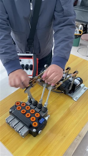 Proportional valve factory direct hair of crane wireless remote controller,We come from China factory,Come and take a look! This wireless remote control for cranes is selling well in Europe. If you are interested, you can contact me.#crane Proportional valve factory direct hair of crane wireless remote controller,We come from China factory,Come and take a look! This wireless remote control for cranes is selling well in Europe. If you are interested, you can contact me.#craneoperator #Senniberg #