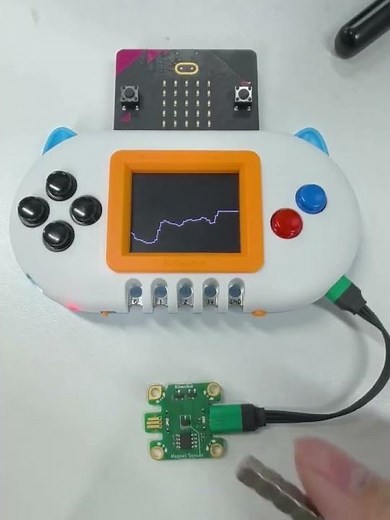 Create games on #Arcade and code #microbit with #makecode — come and explore what our Newbit can do!