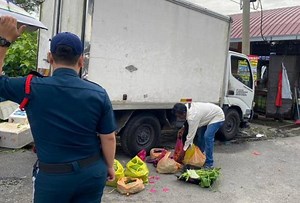 DBKL sita barang penjaja Myanmar di Pasar Harian Selayang