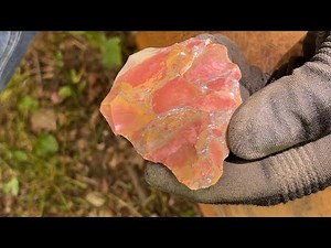 Flint knapping a piece of Nethers Flint Ridge.