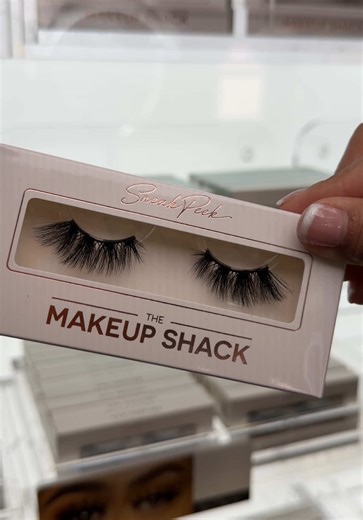 Achieve the Perfect Cat Eye Look with Strip Eyelashes