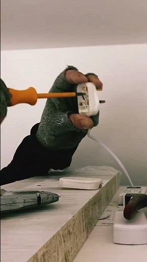 A 3 pin plug installed for an LED strip light #electricaltips #electrician #essex #diy #london