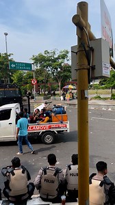 488K views · 4.2K reactions | Suwasana usai Demo warga pada bercecer karena di semprot air sama tembak gas air mata | Azuzun Khafidhoh | Facebook