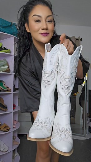 284K views · 4.5K reactions | #outfit vaquero con botas blancas | Dannylabeuty | Facebook