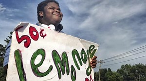 Teen sells lemonade to raise money for Comic Con trip