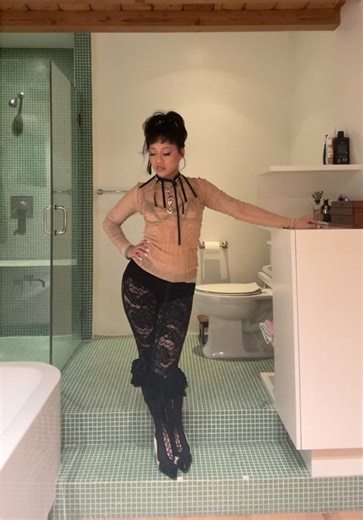 close the door n open up to meeee | bear closes the door