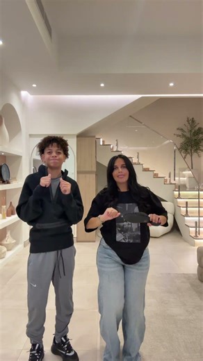 Pas touche à mon pain 😂 #familytime #humour #familyfirst