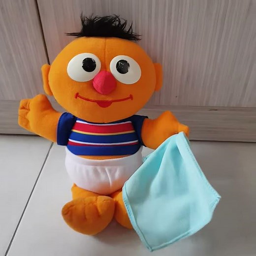 Hasbro Playskool Sesame Street Baby Sniffles Ernie