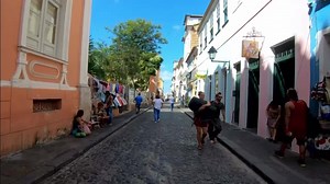 2.1K views · 49 reactions | Криптовалюта задумывалась, как прозрачная и честная замена обычным деньгам. Она могла бы стать альтернативой доллару. Почему же криптовалюта не стала основной мировой валютой смотрите в ролике: https://youtu.be/KVDNbgn5BrQ | Varlamov | Facebook