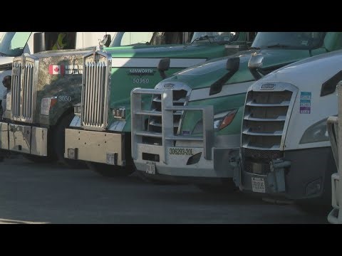 Delays persist for truckers attempting to cross border into Canada