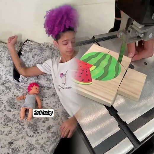 1ST BABY PEEING IN BED vs OTHERS BABIES