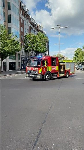 London Fire Brigade responding on Kensington High Street LFB #emergencyresponse #london #lfb