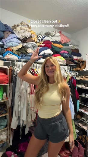 time for some spring cleaning!! ✨👖 here’s a much needed closet clean out :) #closetcleanout #declutter #cleaning #springcleaning #closetorganization