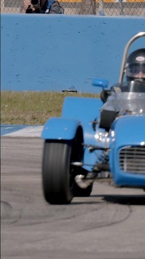 Classic car racing at Sebring: RAW Sounds & RAW video