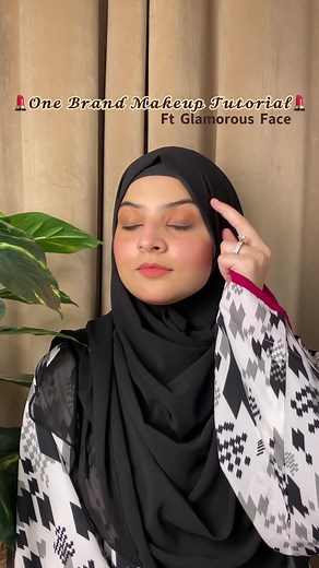 Full Face Makeup Using Glamorous Face Products