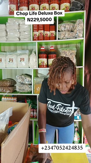 The ultimate Christmas box for those who want nothing but the best! 🎄 From premium staples to spices, catfish, and even cleaning essentials — this is a complete festive package for comfort, taste, and luxury. ✨ And guess what? The freebies inside add that extra touch of practicality and love — because for Khemz, we dey always think of everything! Perfect for: ✨Large Families ✨ Corporate Gifting ✨NGOs & Philanthropists ✨ Event Organizers …or anyone ready to celebrate Christmas in full style! Pri