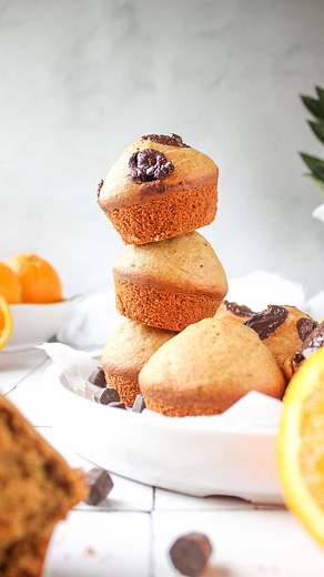 Ήρα | Εύκολες συνταγές για παιδιά | Μάφιν πορτοκαλιού Αυτά είναι τα πιο αφράτα μαφιν με αλεύρι ολικής και χωρίς επεξεργασμένη ζάχαρη! 🍊Η συνταγή σε περιμένει στο σαιτ μου... | Instagram