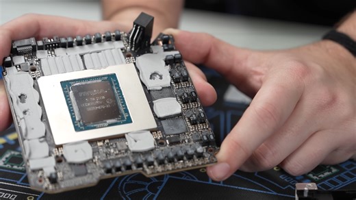 中国GPU竞争：96GB华为Atlas 300I Duo双GPU拆解 BY Gamers Nexus