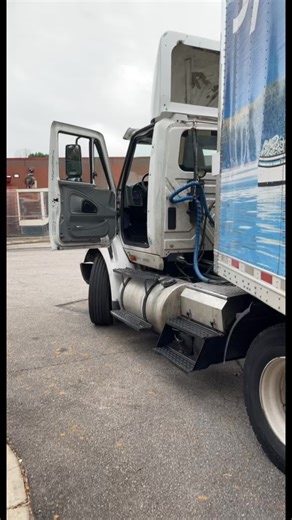 All the food service guys know🤦🏽‍♂️🤣 #fyp #foodservice #deliverydriver #cdldriver