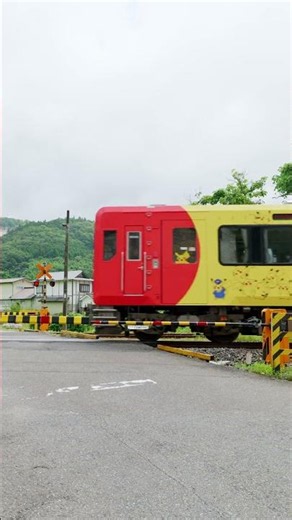 【踏切】カンカン音と電車通過｜ JR 東日本｜ピカチュウ｜大船渡線｜キハ110系｜ASMR｜JR East Train｜Railroad Crossing
