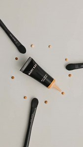 Mary Kay® Multi-Benefit Concealers give full coverage that feels weightless. Nine shades, all-day wear, and built-in skincare. From blemishes to under-eye brightening, it’s your new everyday hero 💖 // Le Dissimulateur multi-bienfaits Mary Kay🅫 offre une pleine couvrance dans une formule légère. Neuf teintes, tenue longue durée et soins de la peau intégrés. Que ce soit pour camoufler les imperfections ou éclaircir les cernes, ce produit est votre nouveau héros de tous les jours. 💖 | Mary Kay C