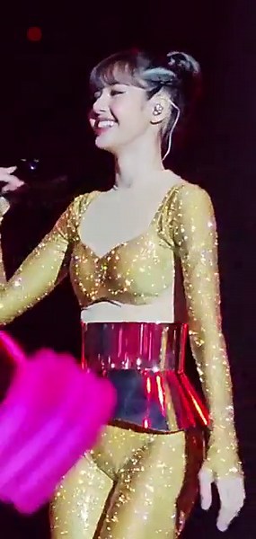 Lisa camel toe