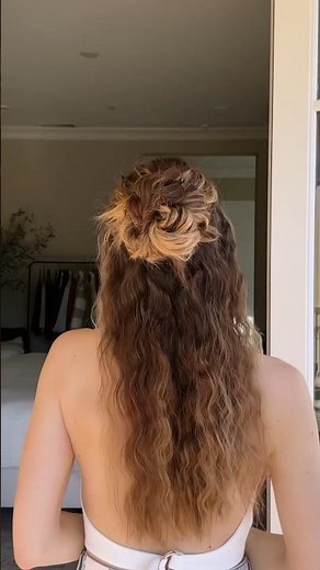 EASY HALF-UP BUN HAIRSTYLE