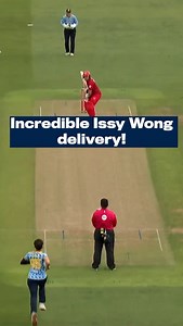 Magic from Issy Wong to bowl Emma Lamb 🔥 | Vitality Blast